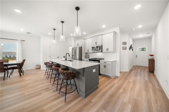 Building Photo - 4541 Moray Dr