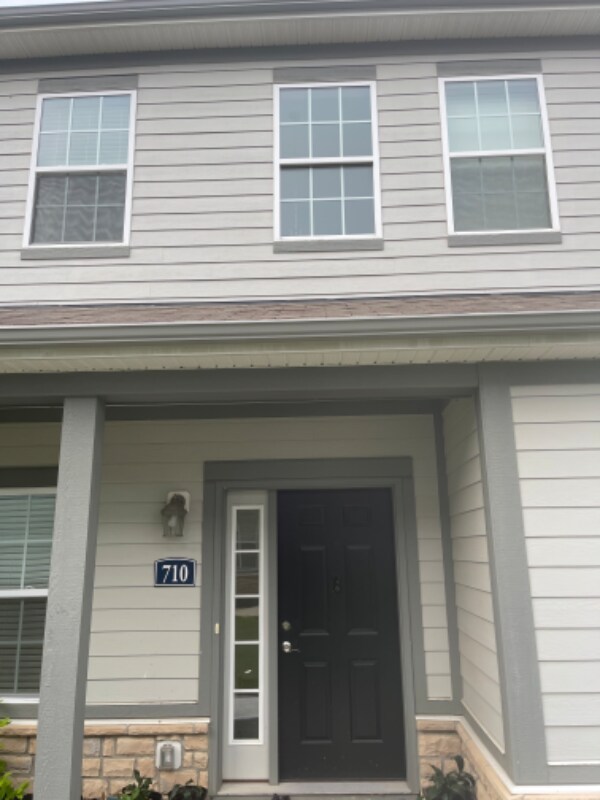 Foto del edificio - 710 Redwood Ln