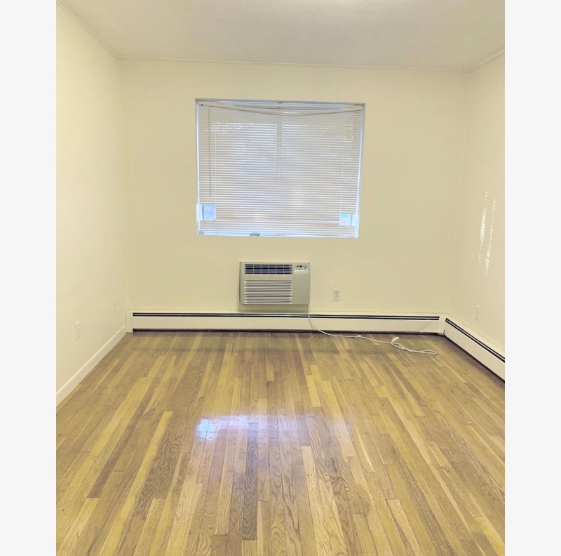 Foto principal - 198 Wayland Ave