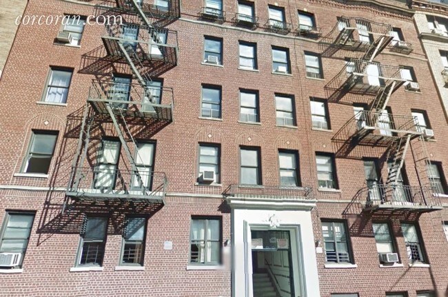 Foto del edificio - 69 Pinehurst Avenue