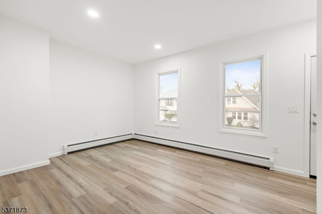 Building Photo - 325 N 7th St