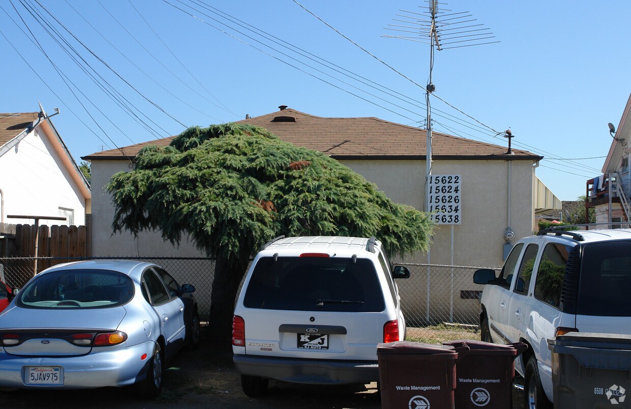 Foto del edificio - 15622-15638 Tracy St