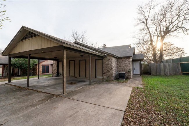 Foto del edificio - 318 W William Cannon Dr