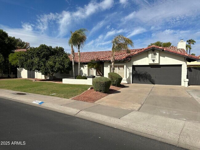 Foto del edificio - 7126 W Columbine Dr