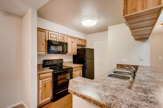 Building Photo - 7830 W 87th Dr