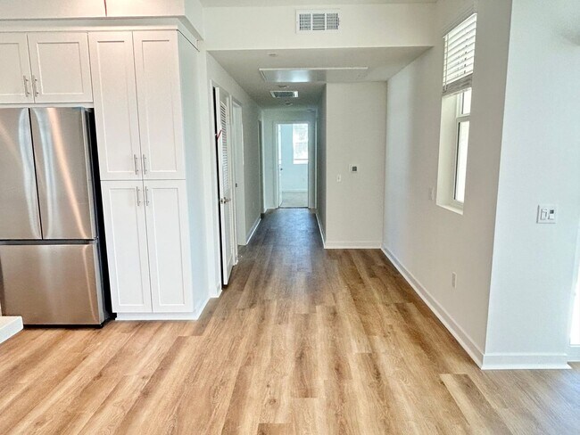Interior Photo - Romneya Row in Anaheim