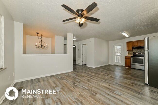 Foto del edificio - 5805 Whisper Wood Rd