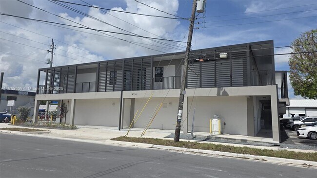 Foto del edificio - 4124 E 8th Ct