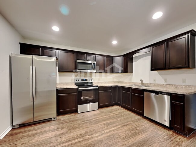 Foto del edificio - 1922 Cross Oaks Dr