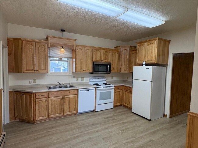 Foto del edificio - 216 Birch Ave S