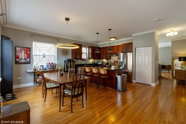 Building Photo - 2042 W Warren Blvd