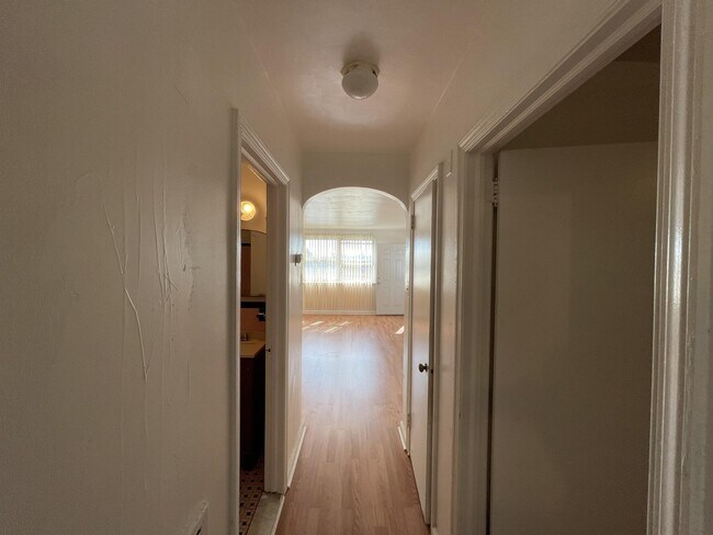 Building Photo - 6224 Algon Ave