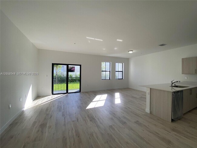 Foto del edificio - 15540 SW 136th St
