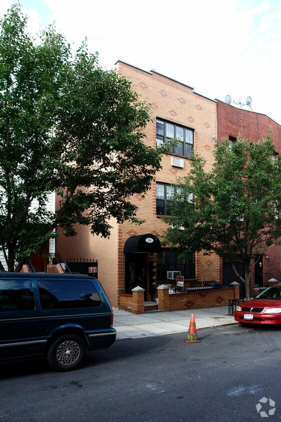 Building Photo - 216 23rd St