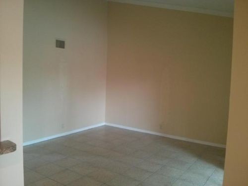 Building Photo - 1095 The Pointe Dr