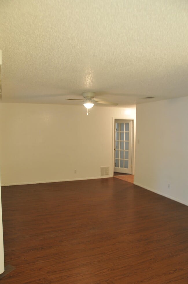 Building Photo - 2414 Village Walk