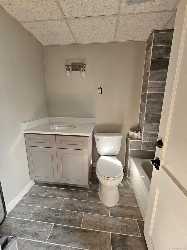 Building Photo - 243 Pond St