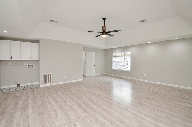 Building Photo - 22018 Grand Forks Dr