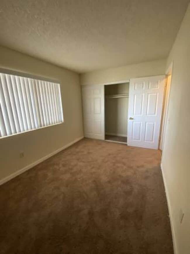 Building Photo - 2 Bedroom 1 Bathroom Adelanto Apartment Home!