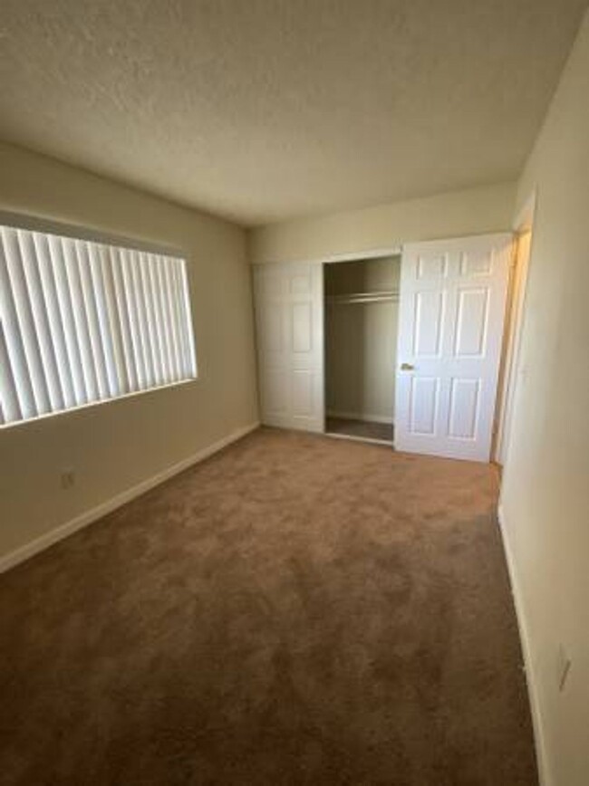 Building Photo - Single Story 1 Bedroom Apartments for Rent!