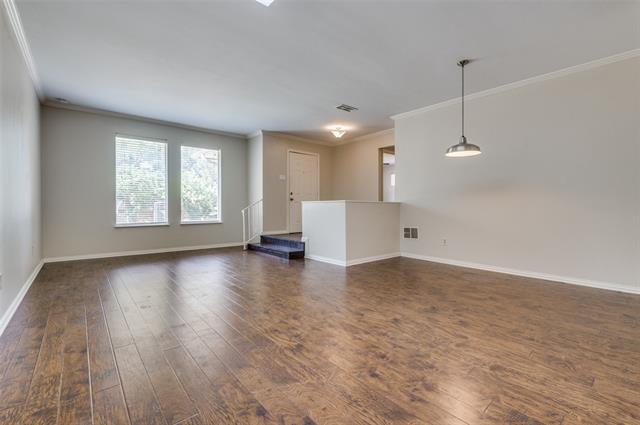 Foto del edificio - 7434 Wellcrest Dr