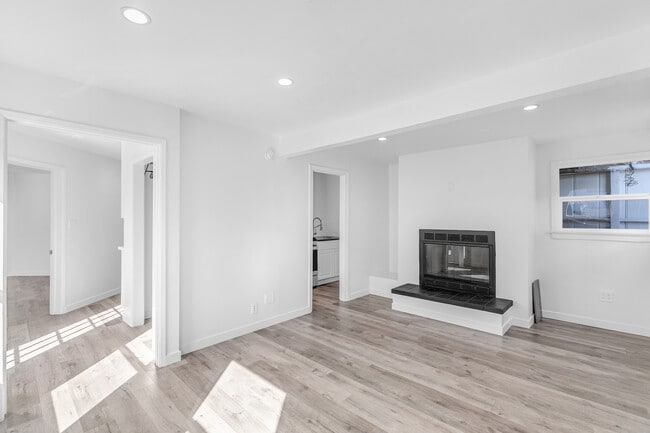 Building Photo - 706 N Orange Grove Ave