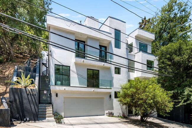 Building Photo - 8729 Wonderland Ave