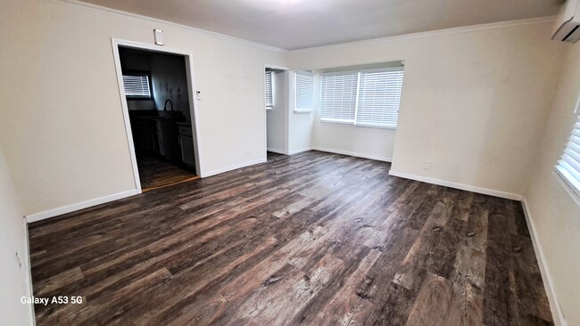 Building Photo - 1309 N La Brea Ave