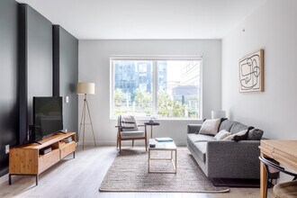 Building Photo - 121 Roble Rd