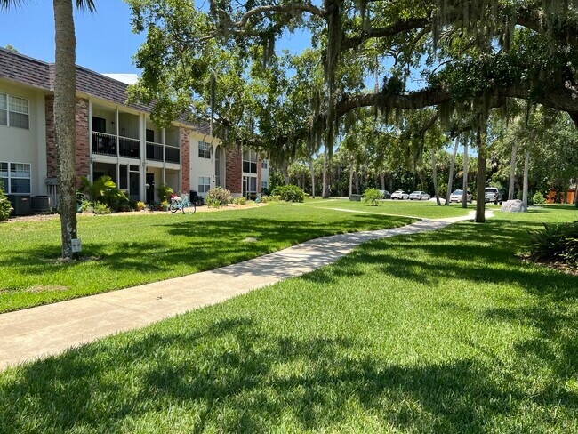Building Photo - 3800 Saxon Dr
