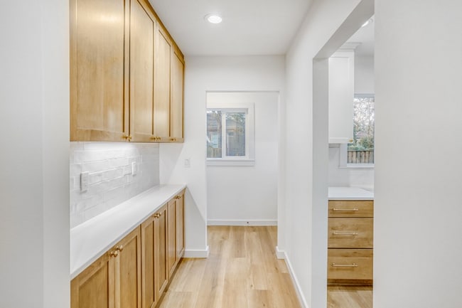 Building Photo - 1022 Parkway Dr NW