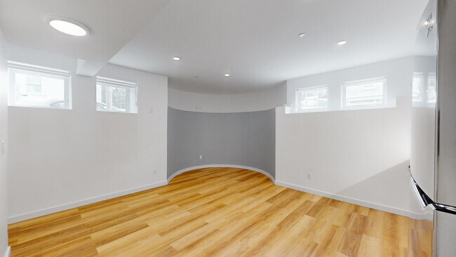 Foto del edificio - Charming 1-Bedroom Retreat in Prestigious ...