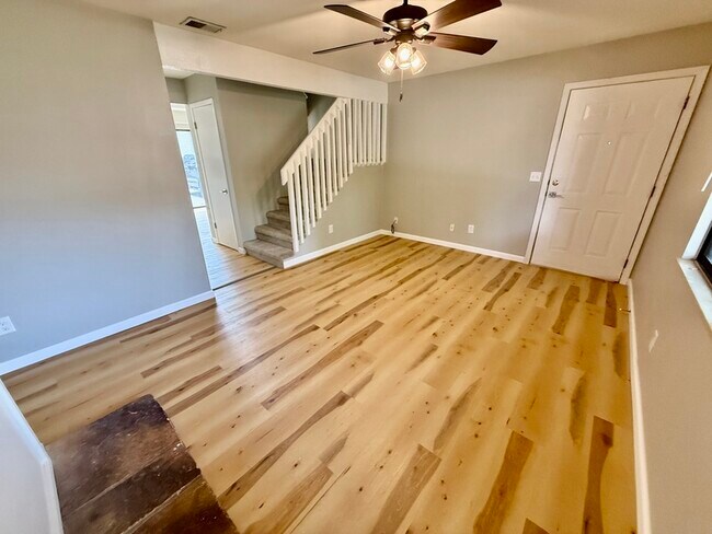 Foto del edificio - 821 N Cherry St