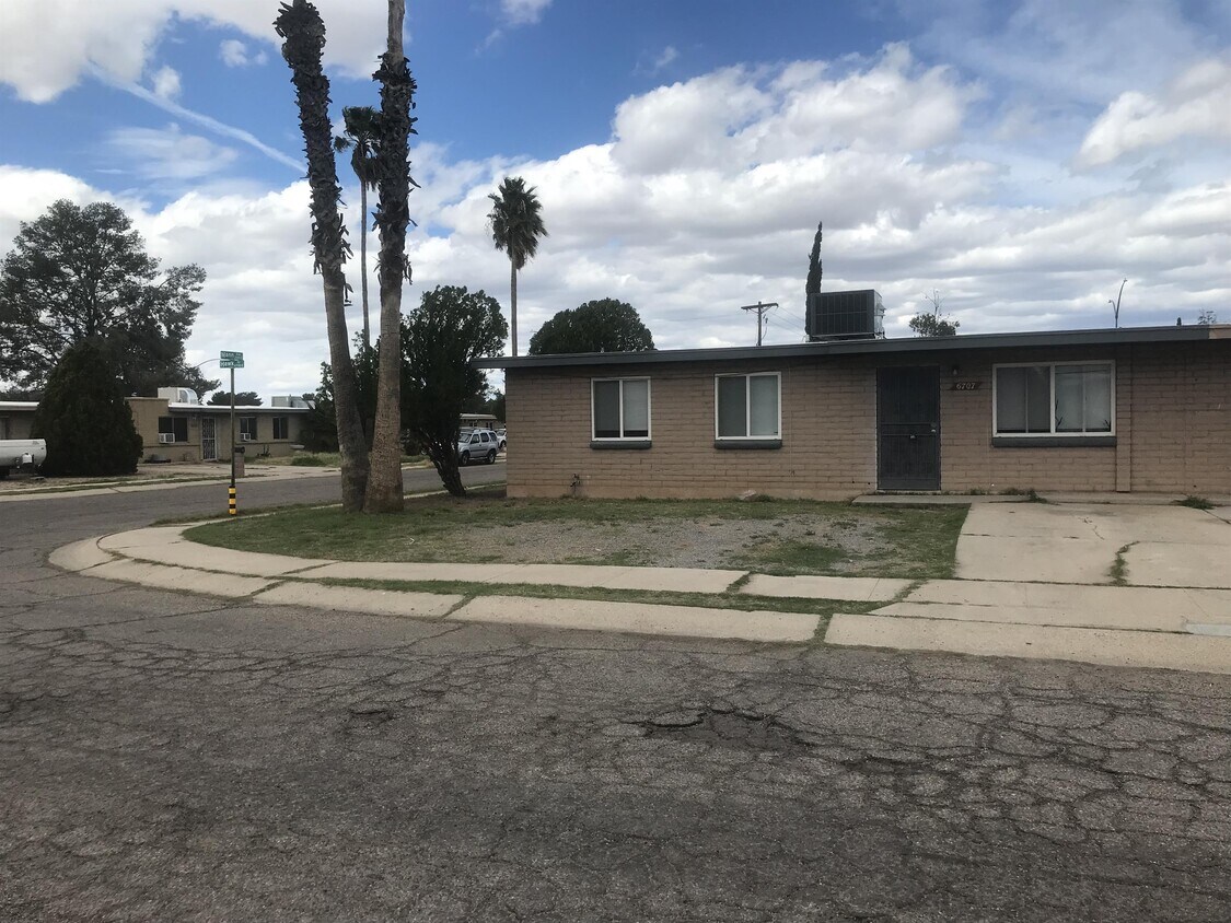 6707 E Hawk Dr, Tucson, AZ 85730 Townhome Rentals in Tucson AZ