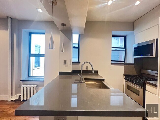 Foto del edificio - No Fee - Renovated 1-Bedroom in Prime SoHo...
