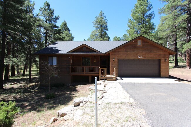 Foto del edificio - Peaceful Kachina Village Home | Backs National Forest + A/C