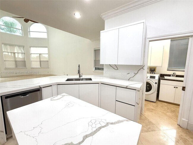 Foto del edificio - 2547 Montclaire Cir