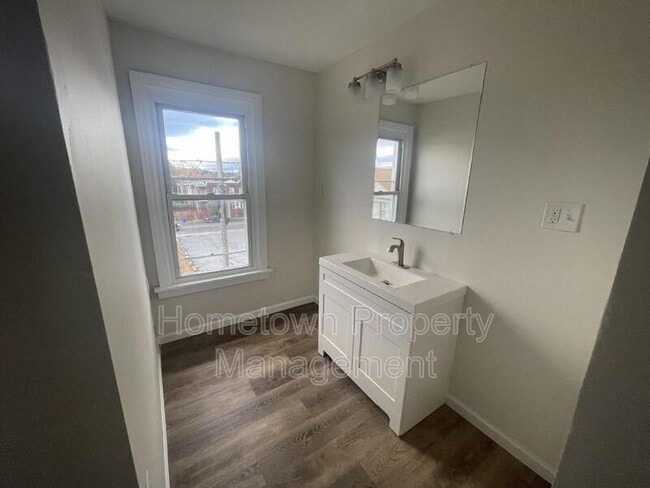 Building Photo - 2350 Logan St