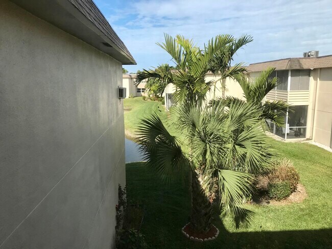 Foto del edificio - 502 Davis Rd