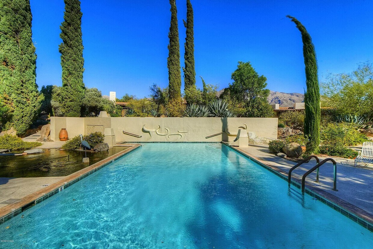 2600 E Skyline Dr Unit Beautiful Neighborhood, Tucson, AZ 85718 Condo
