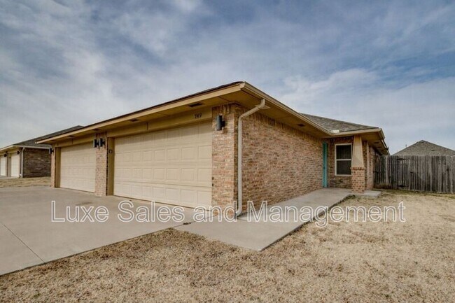 Building Photo - 749 SW 13th St