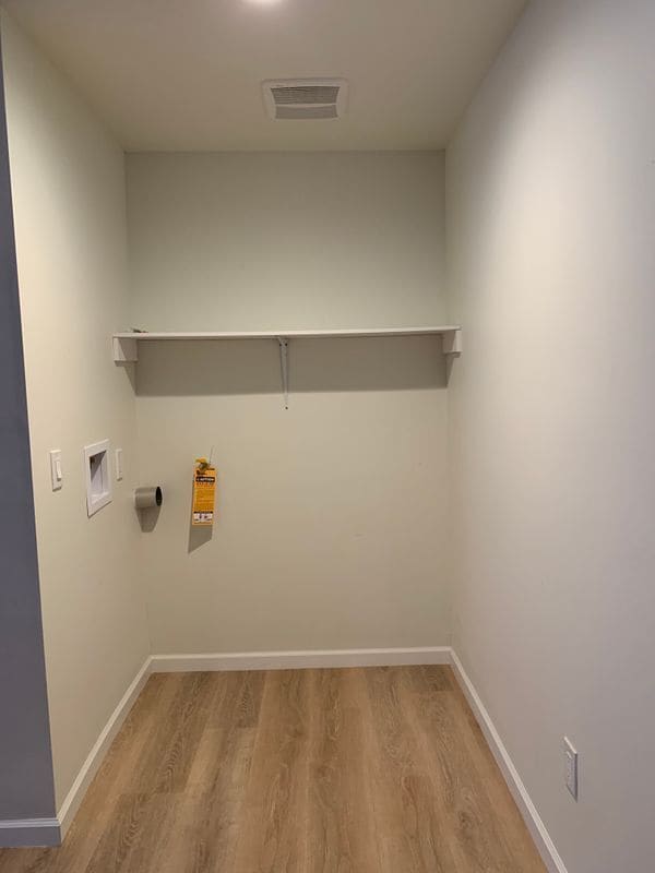 Foto del edificio - 7847 Beck Ave