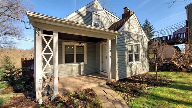 Foto del edificio - 5919 Kings School Road, Bethel Park, PA, 1...