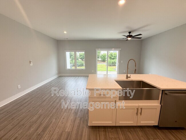 Building Photo - 22 S Laird Dr
