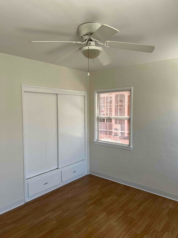 Foto del edificio - 10346 Plainview Ave