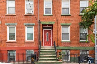 Building Photo - 182A Christopher Columbus Dr