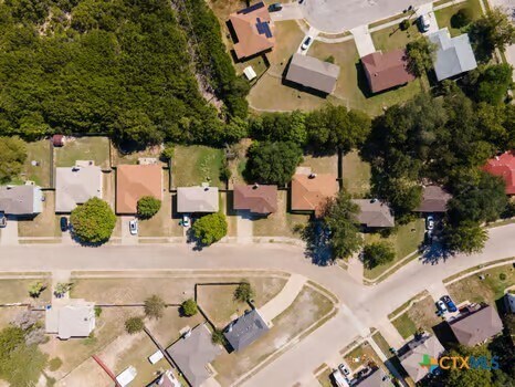 Building Photo - 906 Tanner Rd