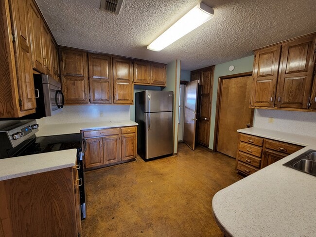 Kitchen - 6031 73rd St