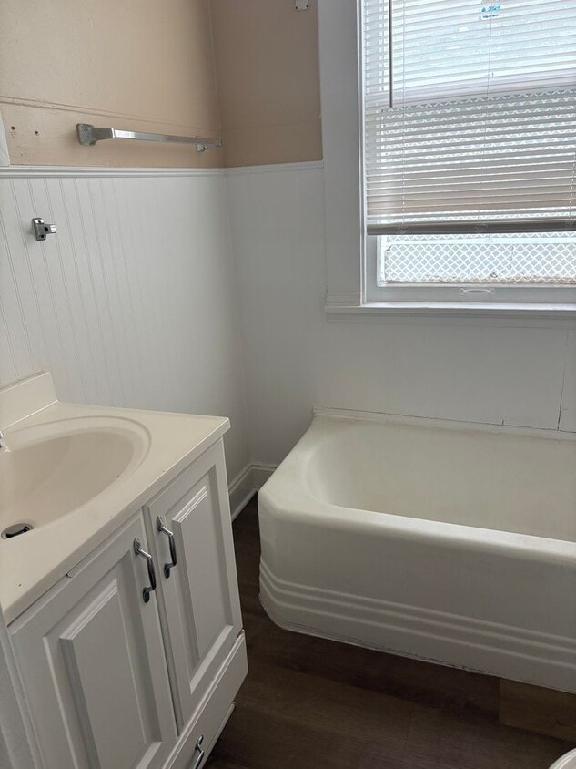 Building Photo - Great Highland Condo