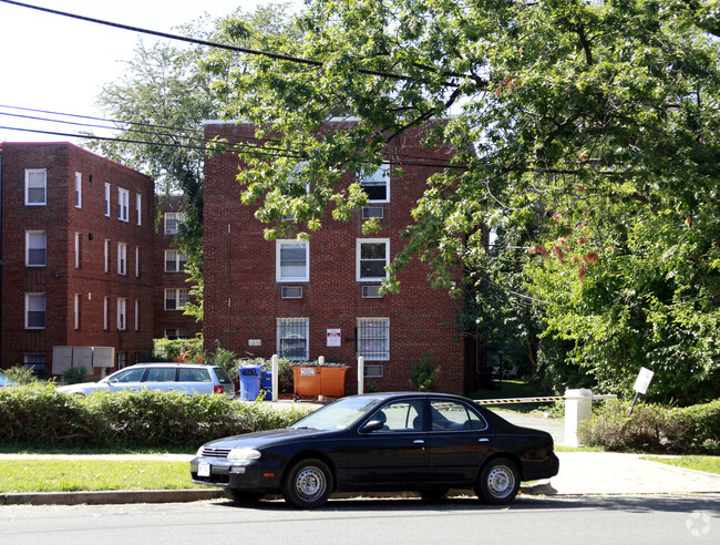 Foto del edificio - 1344 Fort Stevens Dr NW